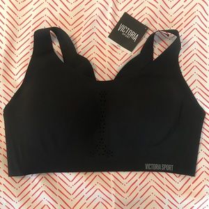 NWT Victoria Secret Angel Max Sports Bra in Black